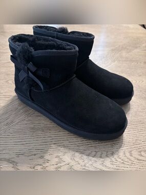 Koolaburra by UGG Women's Victoria Mini Boot Size 10